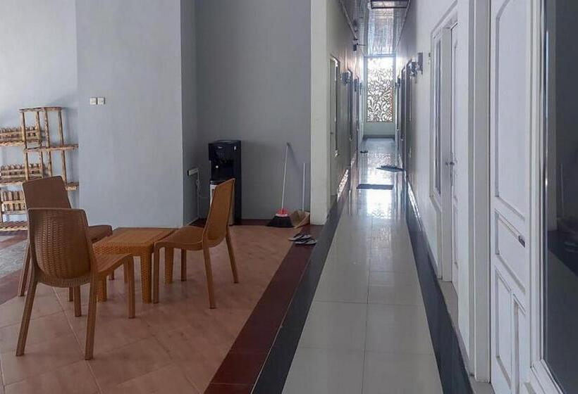 호텔 Koolkost @ Jalan Tirto Agung