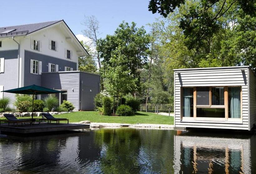 Отель Matador Lodges