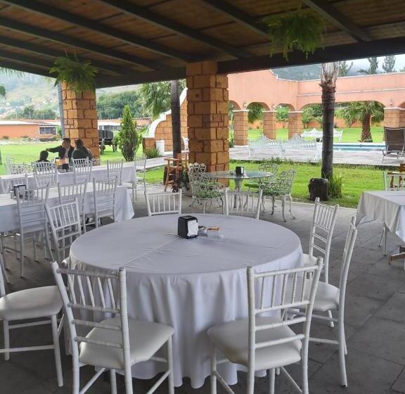 ホテル Meson Del Puente