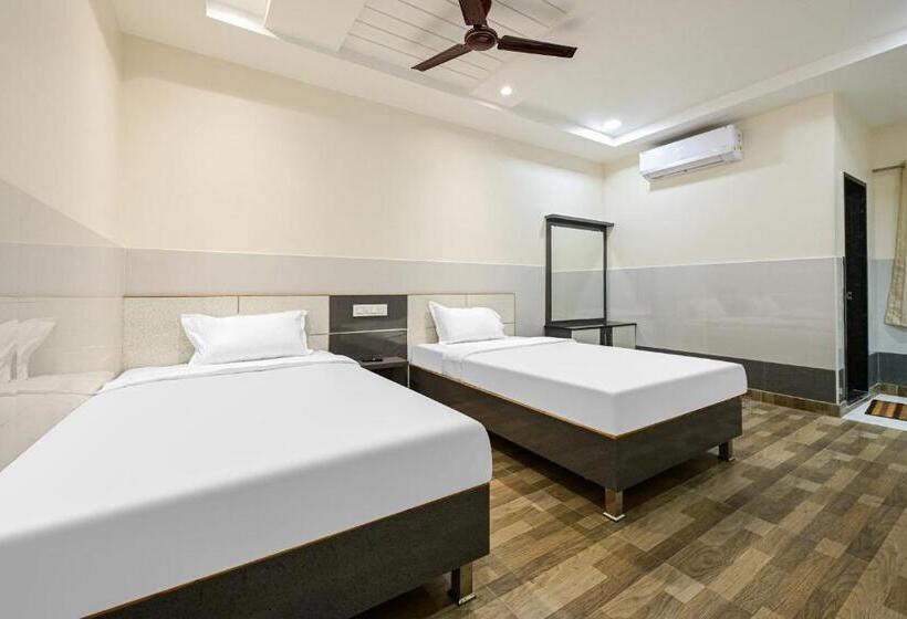 בית מלון כפרי Oyo 85707 Gv Grand