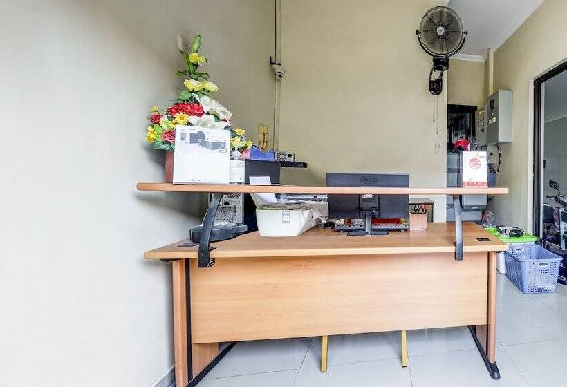 ホテル Oyo 90927 Homestay Tentrem 2