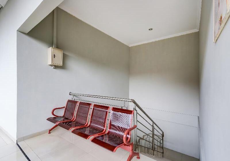 ホテル Oyo 90927 Homestay Tentrem 2
