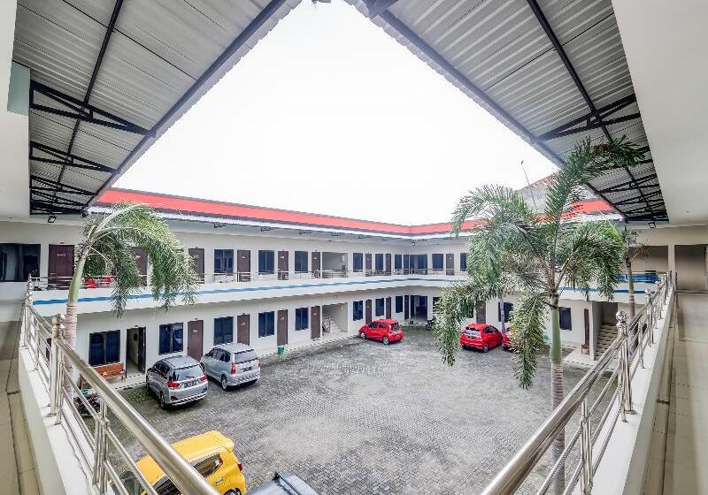 ホテル Oyo 90927 Homestay Tentrem 2