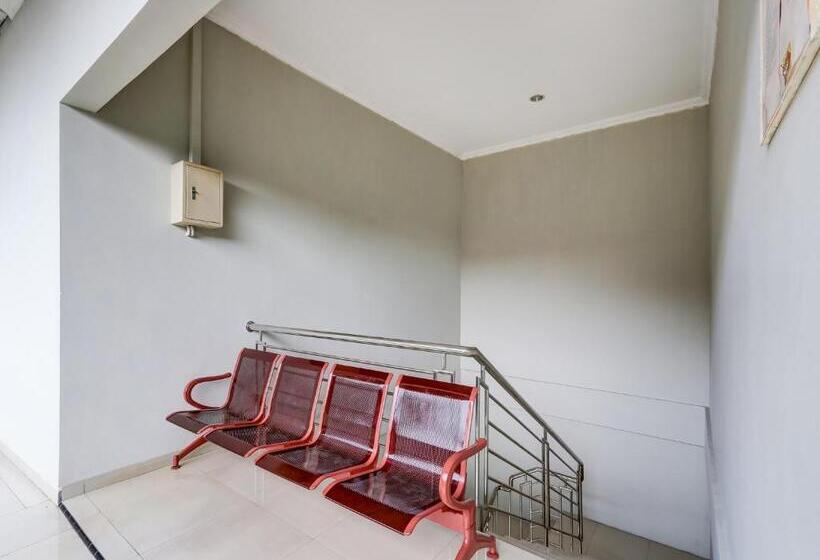 ホテル Oyo 90927 Homestay Tentrem 2