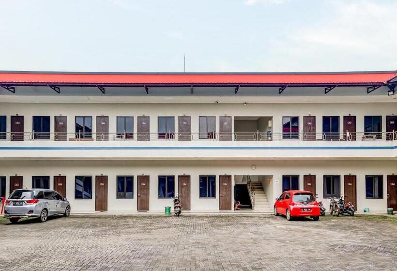 ホテル Oyo 90927 Homestay Tentrem 2