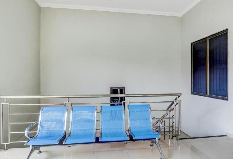 ホテル Oyo 90927 Homestay Tentrem 2