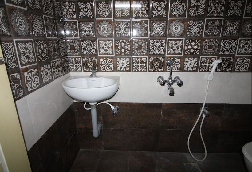 فندق Rajabala Residency