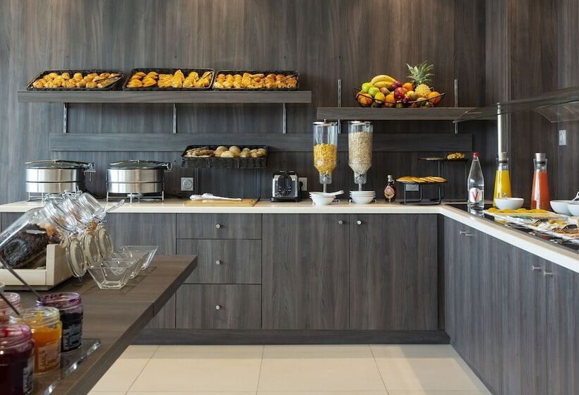 בית מלון כפרי Hôtel Roi Soleil Prestige Plaisir   St Quentin