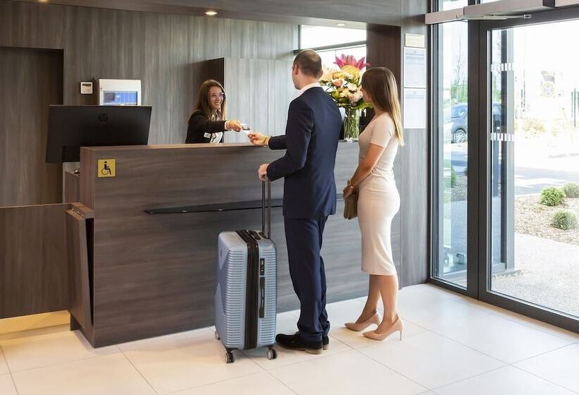 בית מלון כפרי Hôtel Roi Soleil Prestige Plaisir   St Quentin