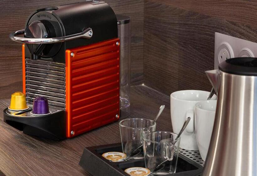 בית מלון כפרי Hôtel Roi Soleil Prestige Plaisir   St Quentin