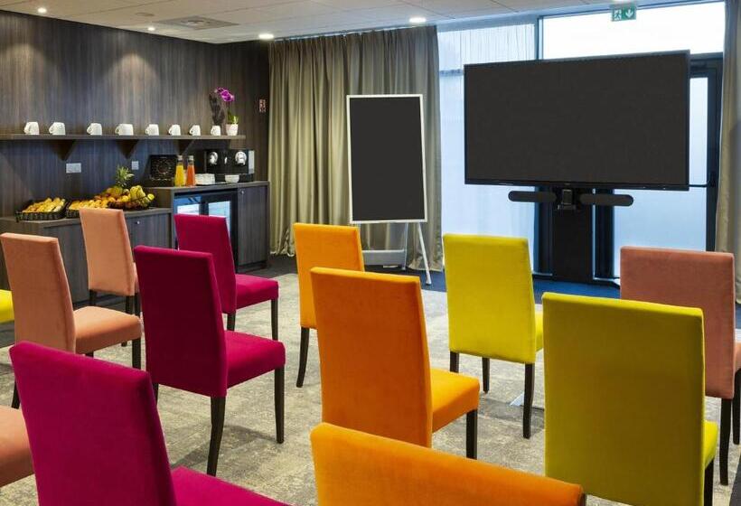 בית מלון כפרי Hôtel Roi Soleil Prestige Plaisir   St Quentin