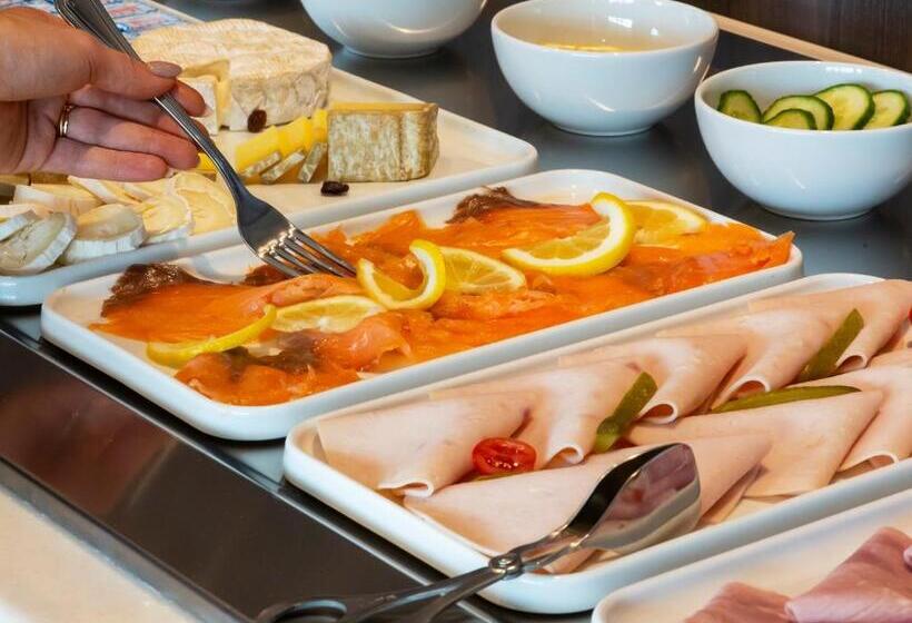 בית מלון כפרי Hôtel Roi Soleil Prestige Plaisir   St Quentin