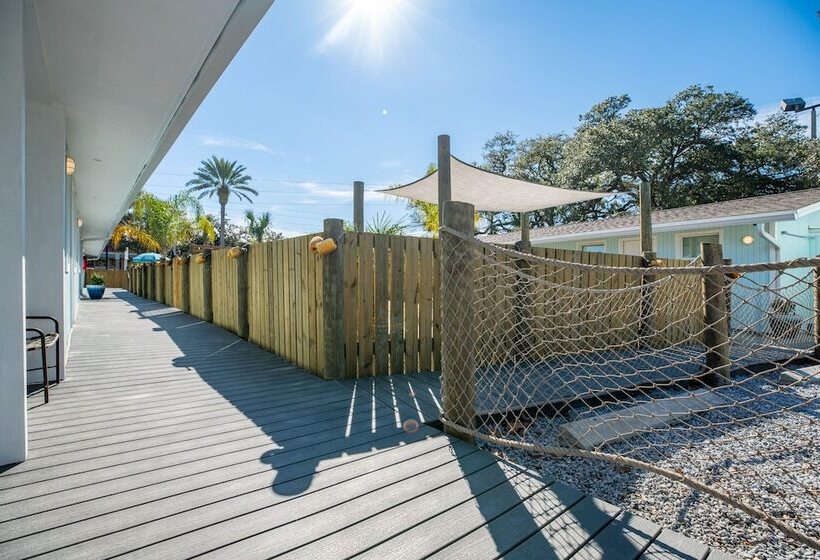 فندق Salt Air Inn & Suites