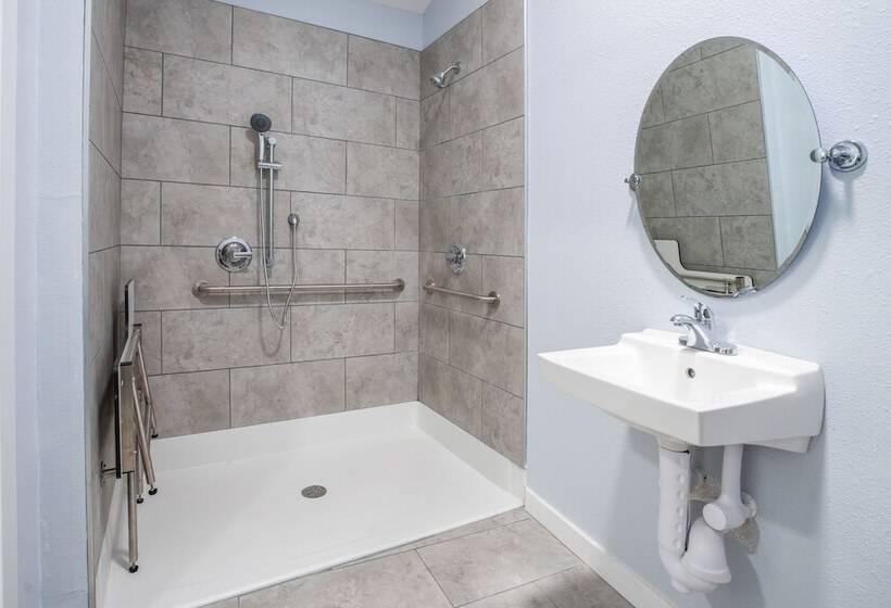 فندق Salt Air Inn & Suites