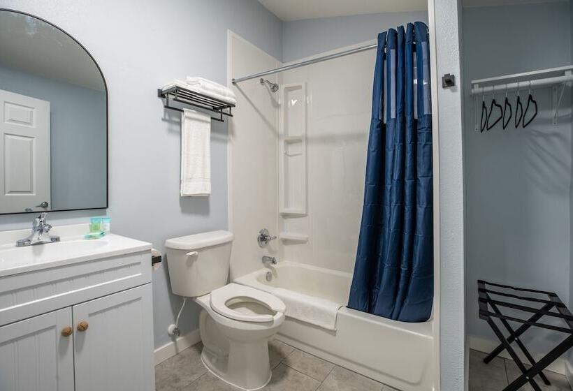 فندق Salt Air Inn & Suites