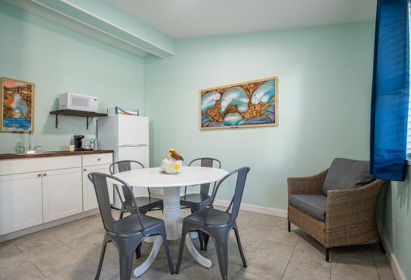 فندق Salt Air Inn & Suites