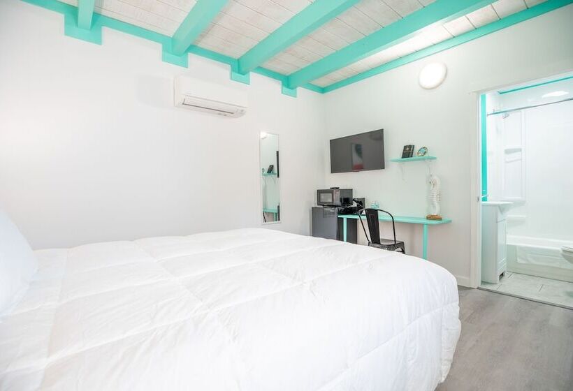 فندق Salt Air Inn & Suites