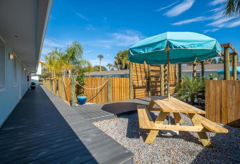 فندق Salt Air Inn & Suites