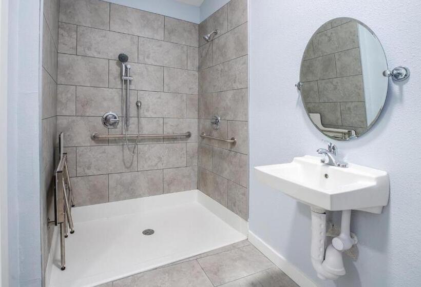 فندق Salt Air Inn & Suites