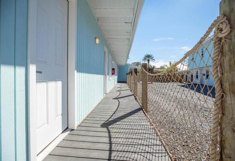 فندق Salt Air Inn & Suites