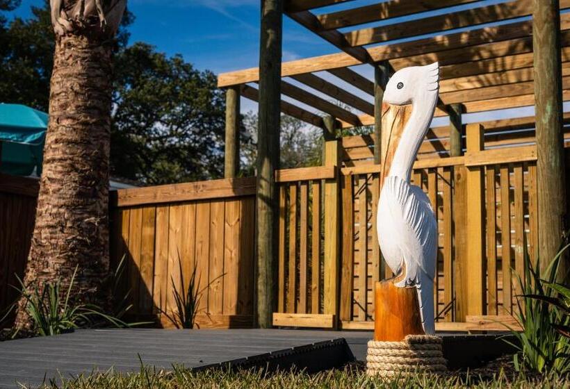 فندق Salt Air Inn & Suites