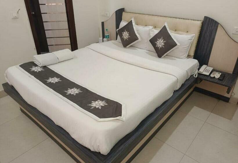 Отель Taj Delhites