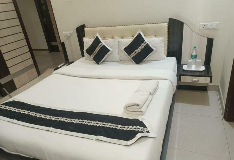 Отель Taj Delhites