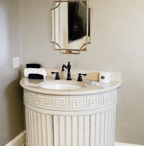 Отель The Edward Buffalo