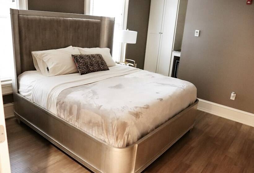 Отель The Edward Buffalo