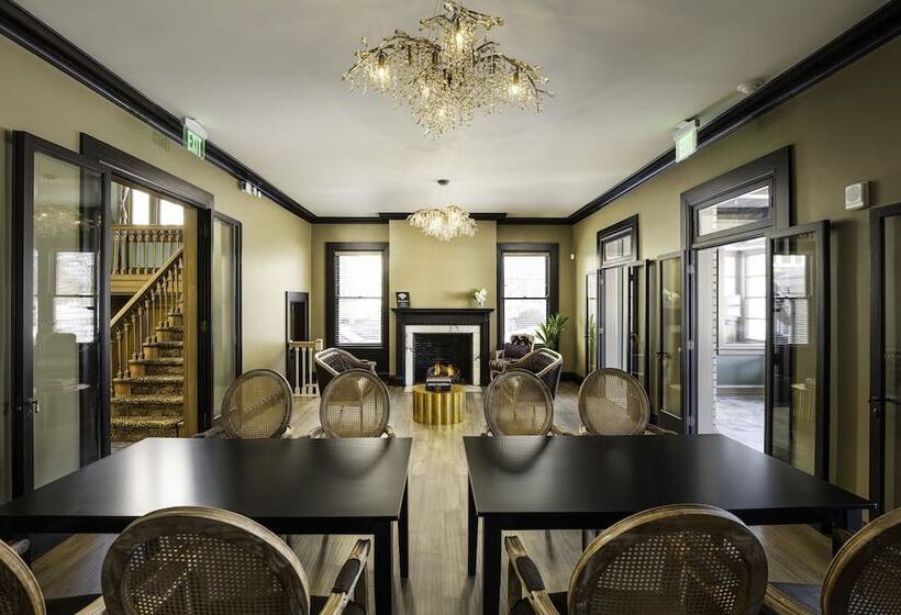 Отель The Edward Buffalo