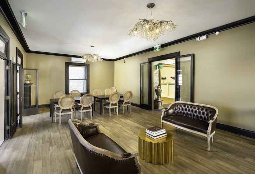 Отель The Edward Buffalo