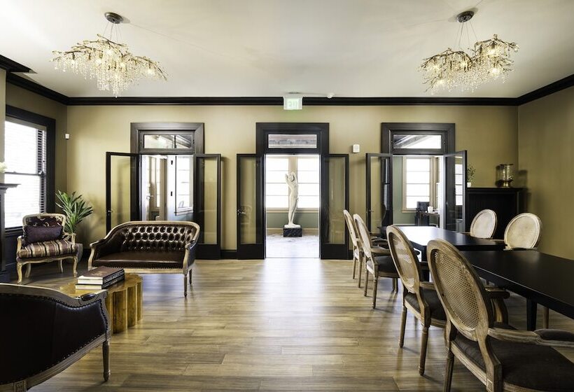 Отель The Edward Buffalo