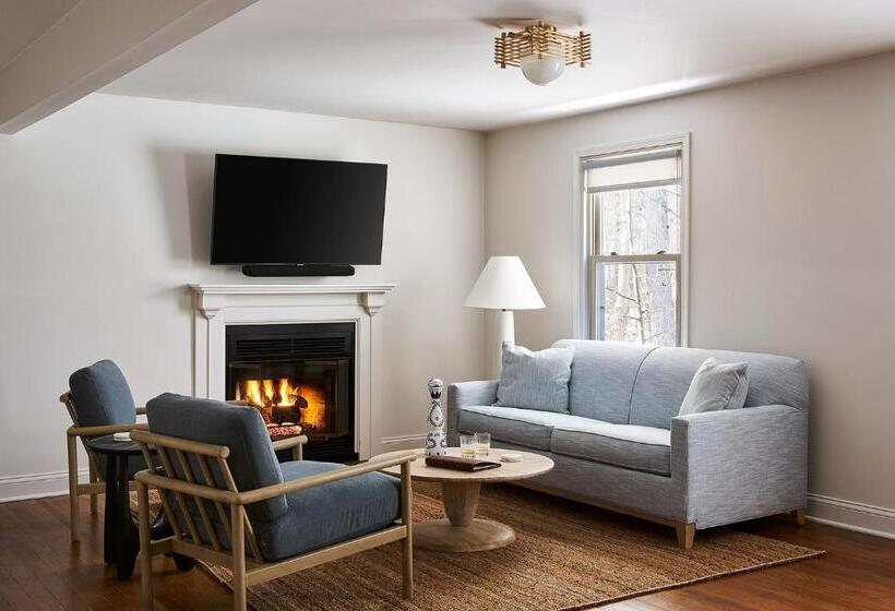 The Neighborhood Hotel Grand Beach