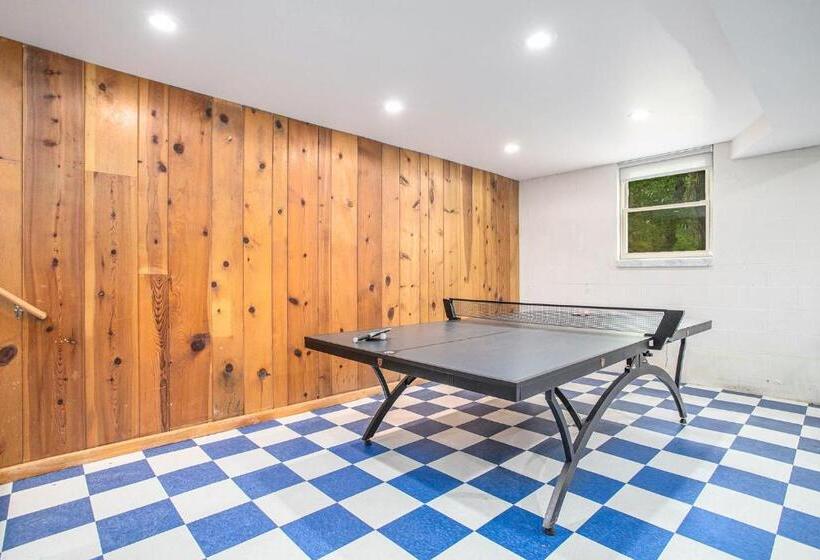 The Neighborhood Hotel Grand Beach