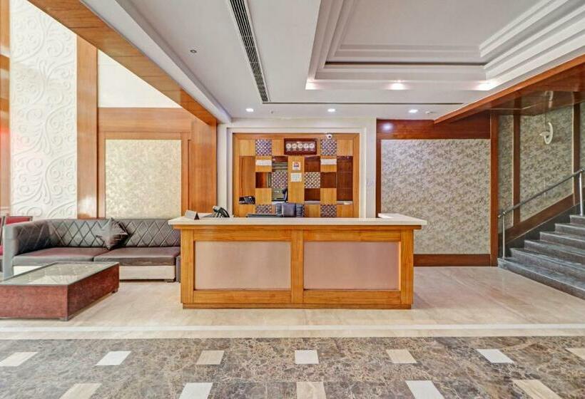 Отель Townhouse 841 Parker Plaza