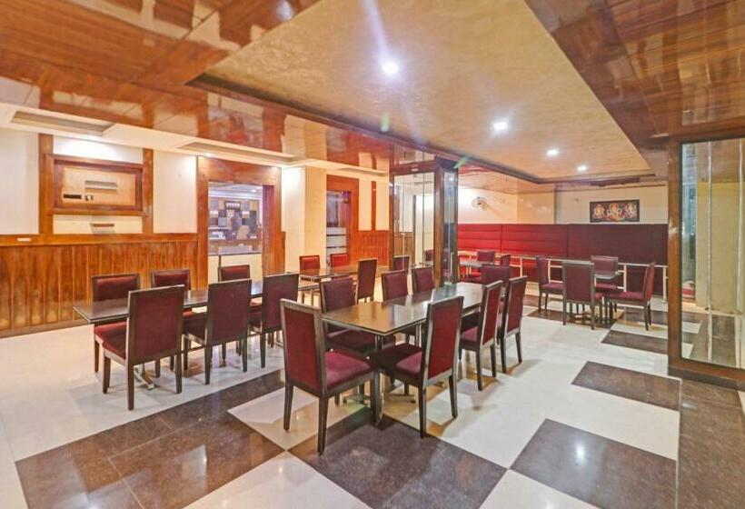 Отель Townhouse 841 Parker Plaza