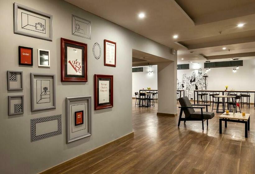 Отель Townhouse 841 Parker Plaza