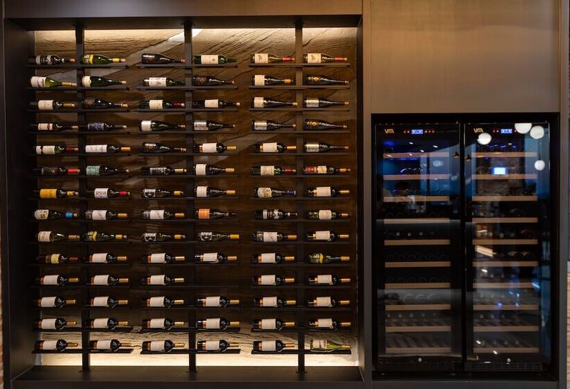 Отель Urban Est