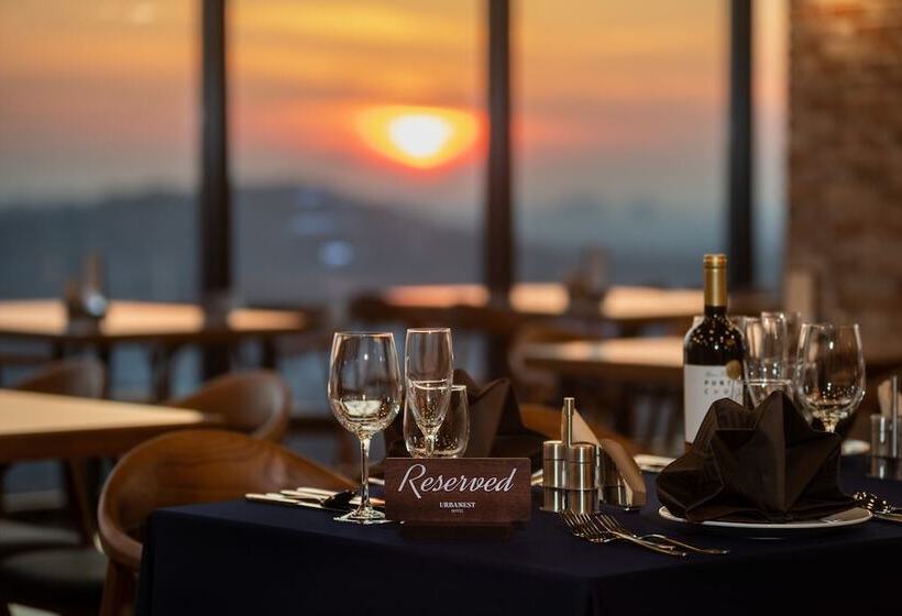 Отель Urban Est