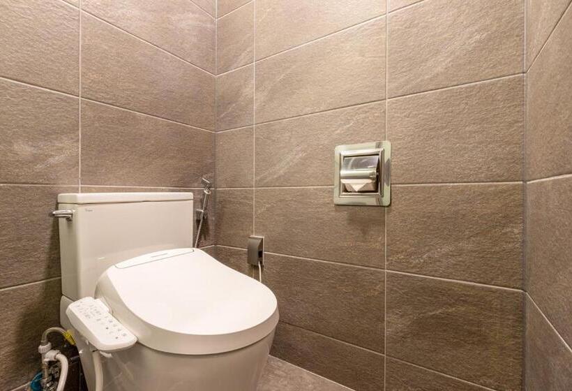 Отель Urban Est