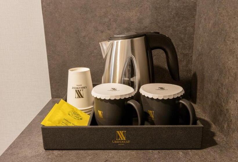 Отель Urban Est