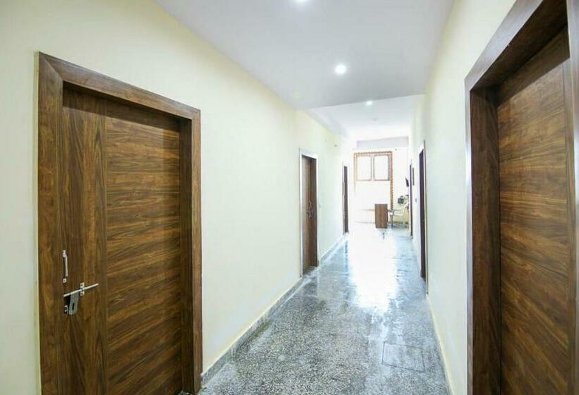 酒店 Viraj Palace By Wb Inn