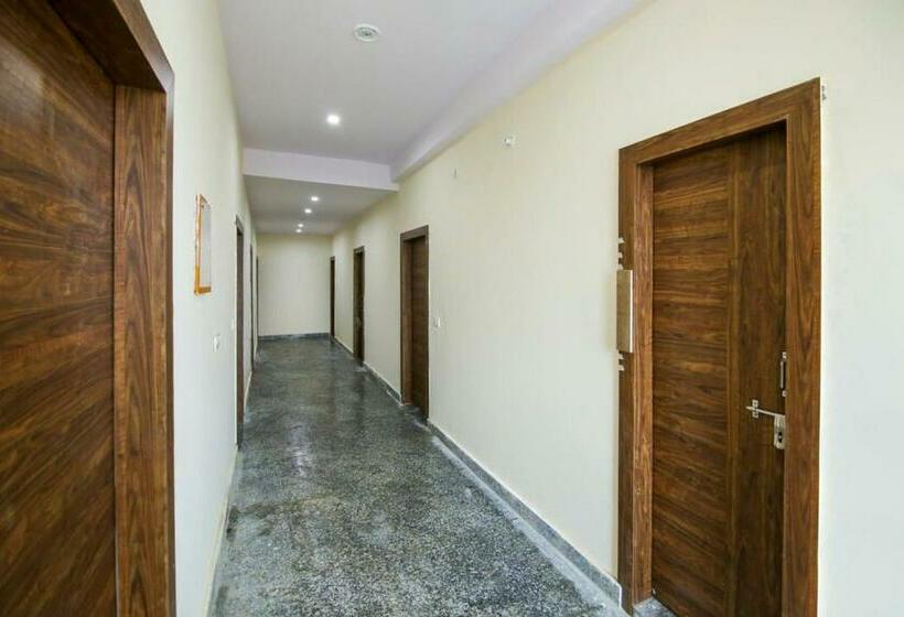 酒店 Viraj Palace By Wb Inn