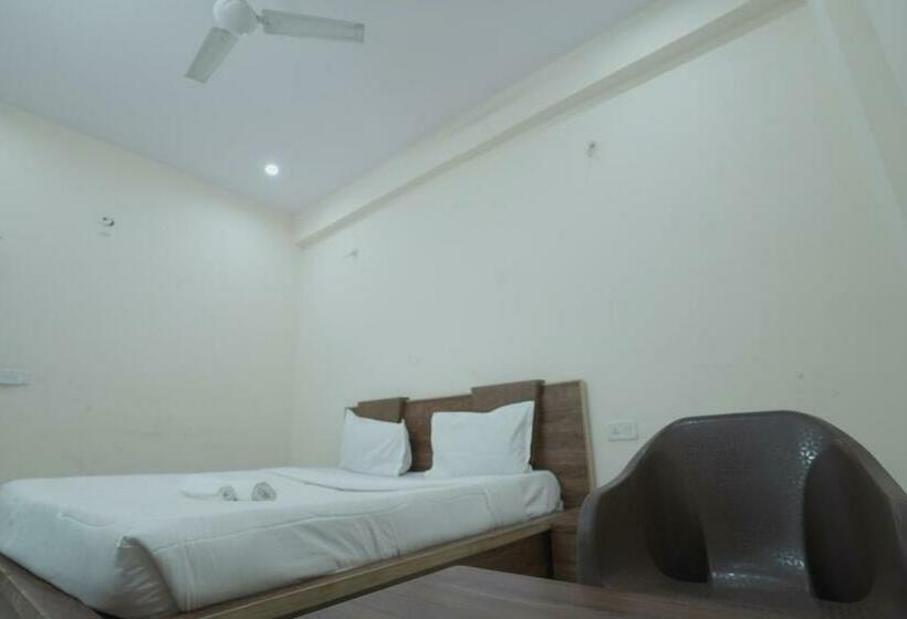 酒店 Viraj Palace By Wb Inn