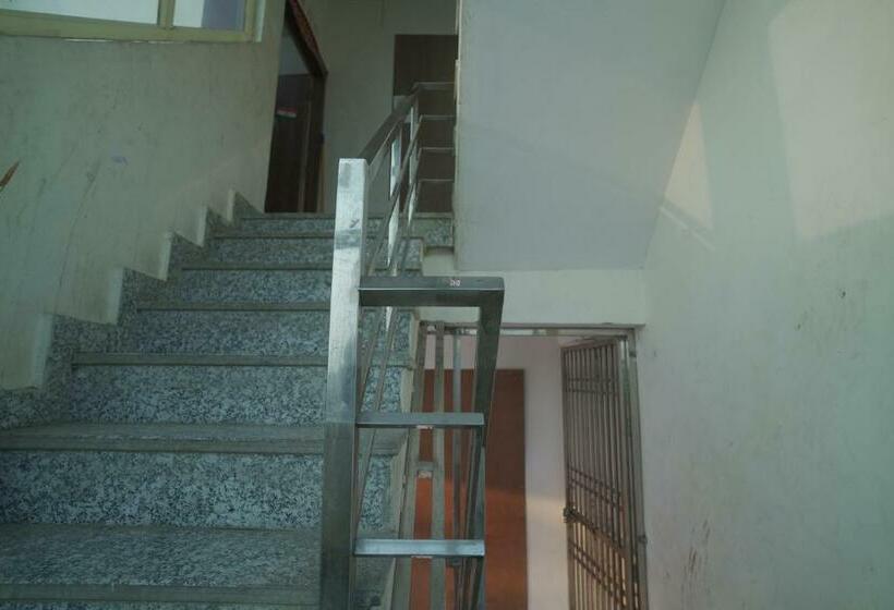 酒店 Viraj Palace By Wb Inn