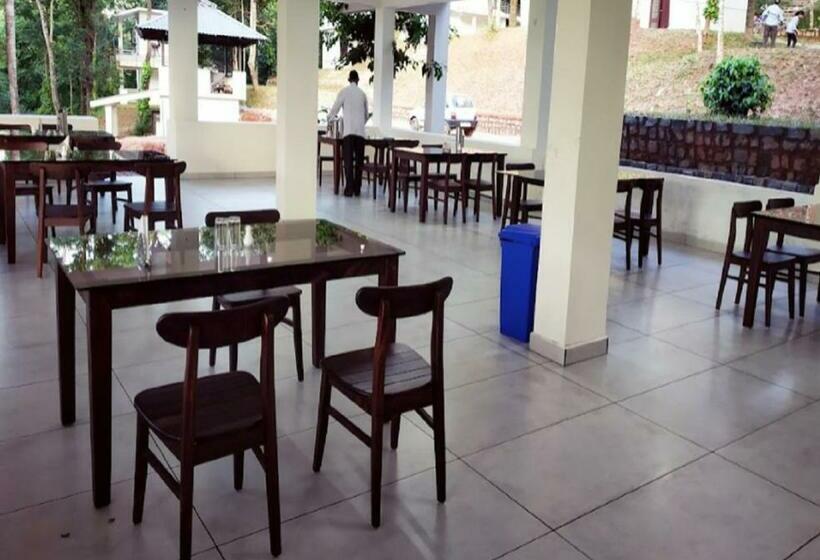 فندق Wild Wood Resort By Stayapart