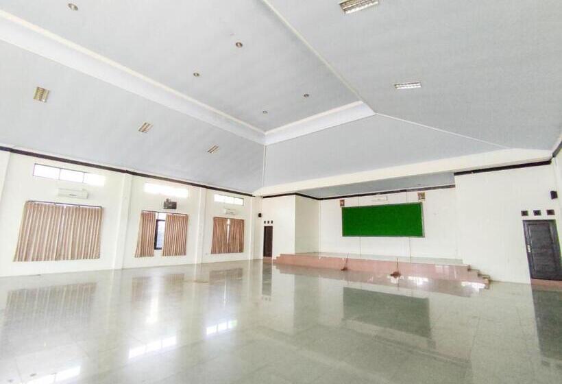 בית מלון כפרי Wisma Tulus Syariah Kebumen Mitra Reddoorz