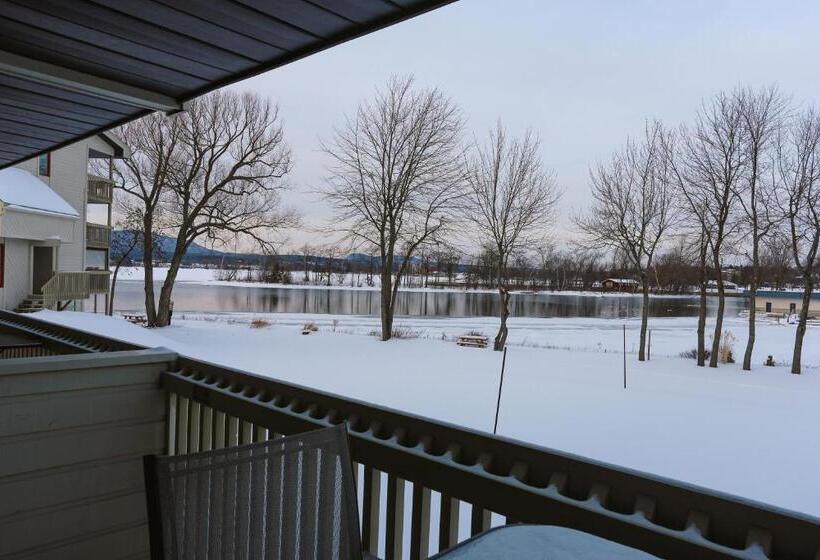 Magog Waterfront Condo