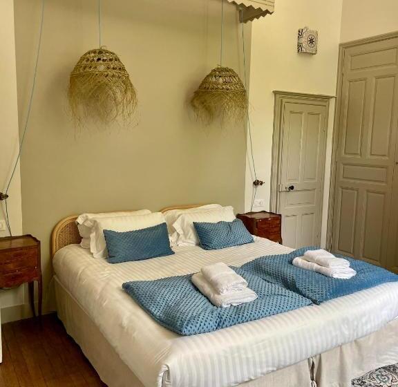 بنسيون Château Le Fresne