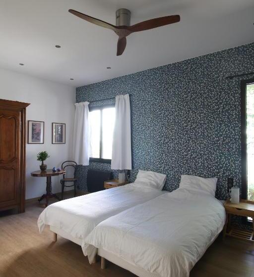 بنسيون Clos Des Poulies